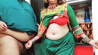 Desi Punjabi Bhabhi, sıkı bir genç anal seks içeren Sıcak Hintli creme de la sahnede egzotik bir yabancıyla sapıkça oyunlar oynuyor.